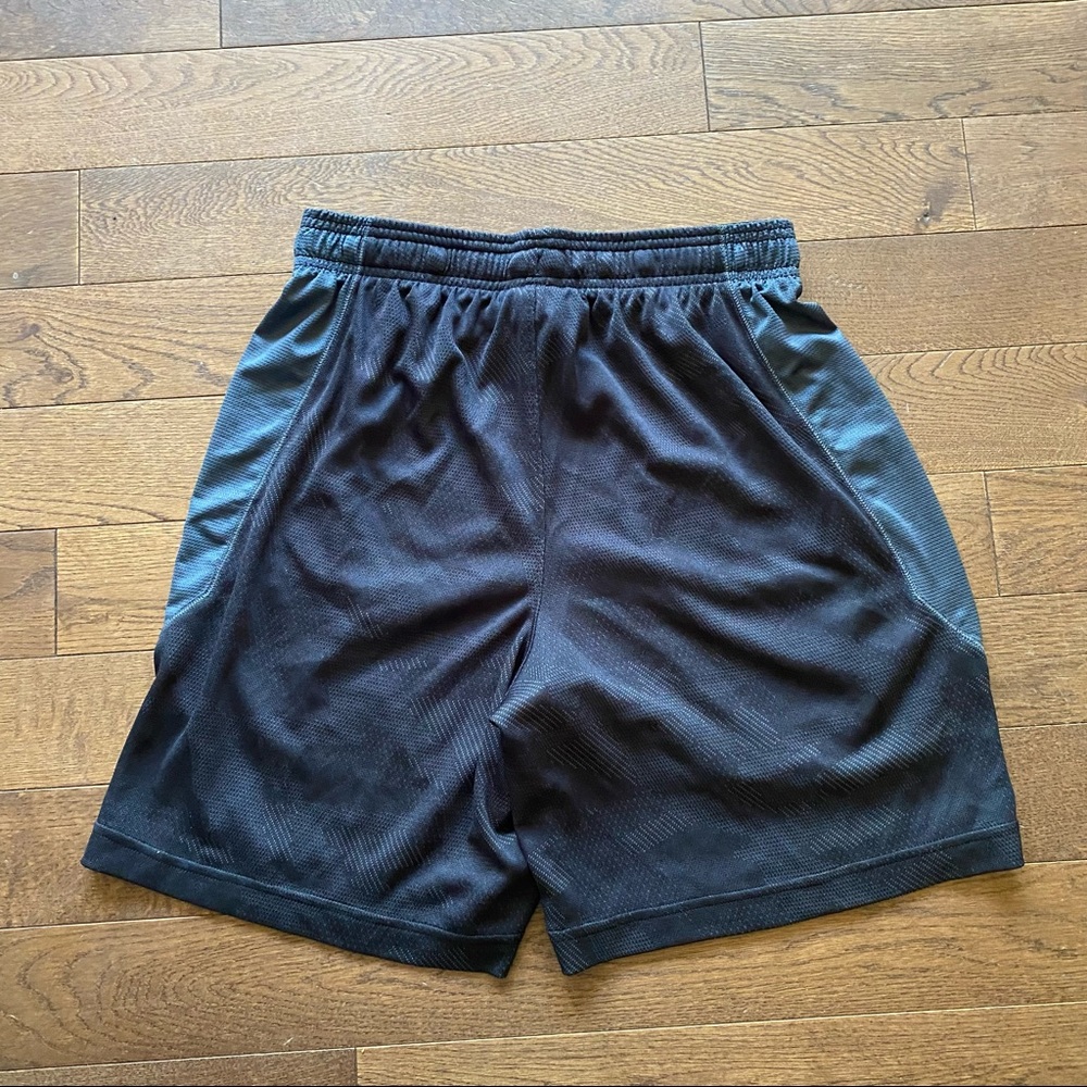 Under Armour Shorts - Picture 4 of 8